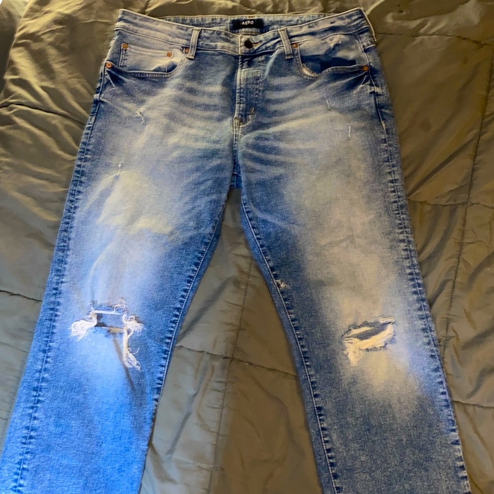 Men’s Aeropostale slim fit blue jeans.